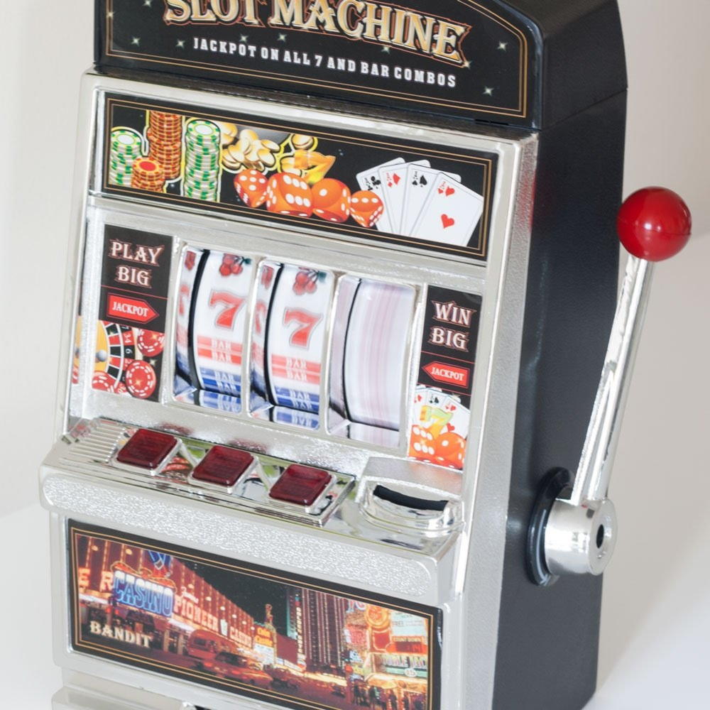 EUR 975 Daily freeroll slot tournament at Casino Las Vegas